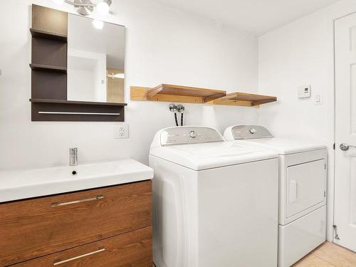 Bathroom - 4425A Rue Domville, Longueuil (Saint-Hubert), QC - Indoor Photo Showing Laundry Room