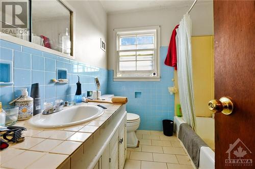 Ensuit bathroom - 425 Roger Road, Ottawa, ON - Indoor Photo Showing Bathroom