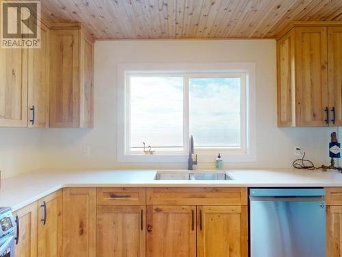 6765 Klahanie Drive, Powell River, BC - Indoor Photo Showing Kitchen With Double Sink