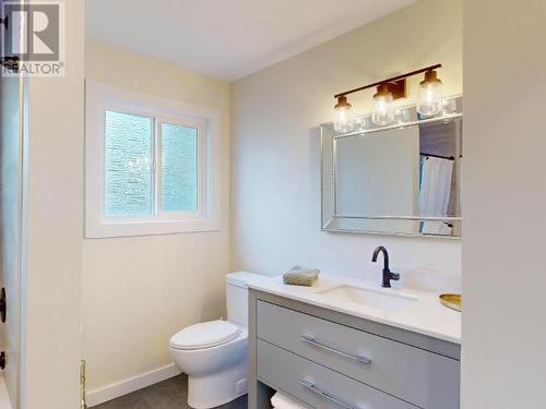 6765 Klahanie Drive, Powell River, BC - Indoor Photo Showing Bathroom
