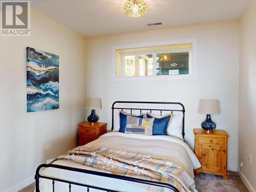 6765 Klahanie Drive, Powell River, BC - Indoor Photo Showing Bedroom