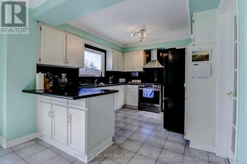 126 Spring Town Rd, Vaughan, ON - Indoor Photo Showing Kitchen