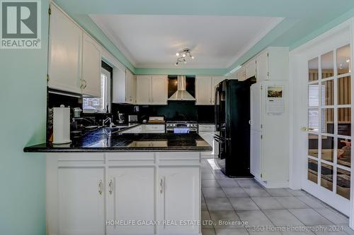 126 Spring Town Rd, Vaughan, ON - Indoor Photo Showing Kitchen