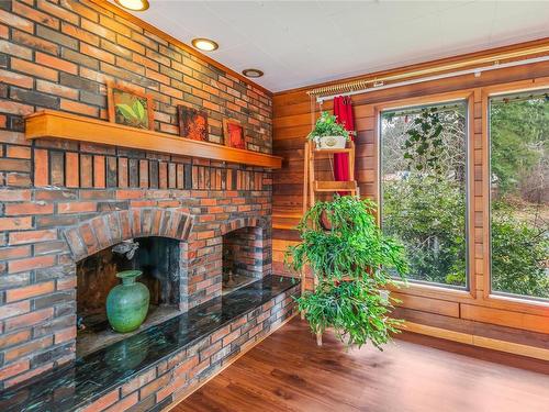 7827 Beaver Creek Rd, Port Alberni, BC - Indoor With Fireplace