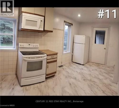 5082 St. Lawrence Avenue, Niagara Falls, ON - Indoor Photo Showing Kitchen