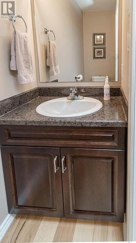D4 33 Wood Lily Drive, Moose Jaw, SK - Indoor Photo Showing Bathroom