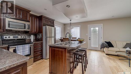 D4 33 Wood Lily Drive, Moose Jaw, SK - Indoor Photo Showing Kitchen
