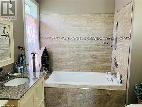 22 Thimbleweed Drive, Bayfield, ON - Indoor Photo Showing Bathroom