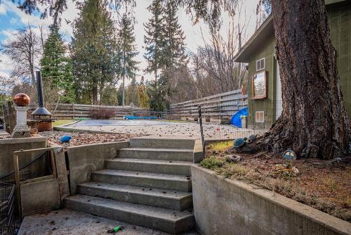 2103 10Th Avenue, Castlegar, BC - Outdoor