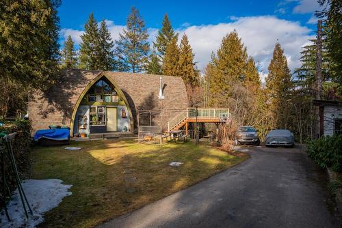 2103 10Th Avenue, Castlegar, BC - Outdoor