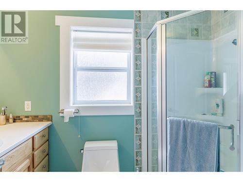 4595 Caverly Road, Lac La Hache, BC - Indoor Photo Showing Bathroom