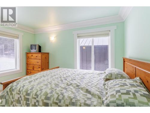 4595 Caverly Road, Lac La Hache, BC - Indoor Photo Showing Bedroom