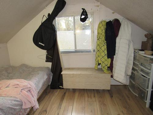 2252 Columbia Avenue, Castlegar, BC - Indoor Photo Showing Bedroom