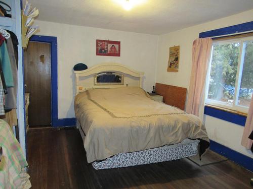 2252 Columbia Avenue, Castlegar, BC - Indoor Photo Showing Bedroom