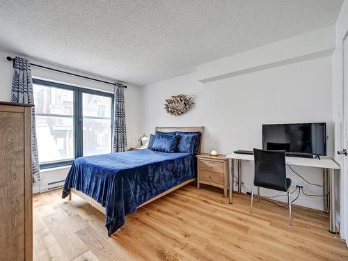 Master bedroom - 504-455 Rue St-Louis, Montréal (Ville-Marie), QC - Indoor Photo Showing Bedroom
