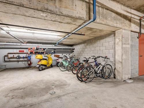Garage - 504-455 Rue St-Louis, Montréal (Ville-Marie), QC - Indoor Photo Showing Garage