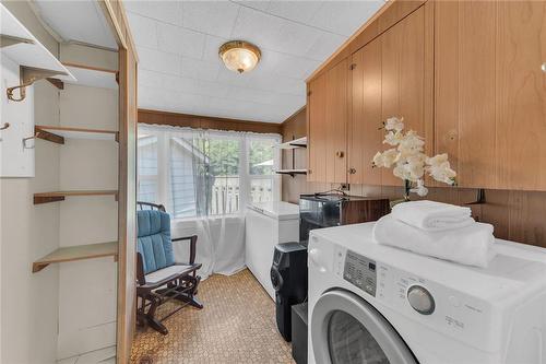 16 Broad Street, Port Dover, ON - Indoor Photo Showing Laundry Room
