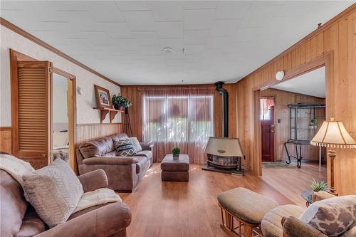 16 Broad Street, Port Dover, ON - Indoor Photo Showing Living Room
