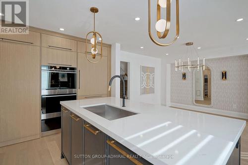 3 Regent St, Richmond Hill, ON - Indoor Photo Showing Kitchen With Upgraded Kitchen