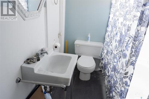 9 3Rd Street E, Willow Bunch, SK - Indoor Photo Showing Bathroom