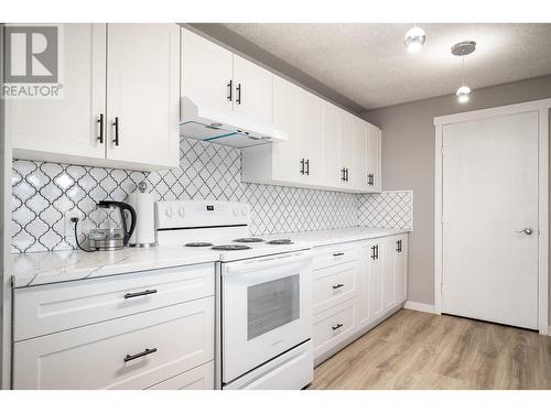 7880 Pleasant Valley Road, Vernon, BC - Indoor Photo Showing Kitchen