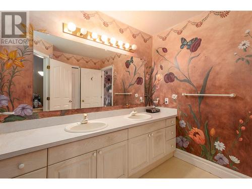 6655 Cosens Bay Road, Coldstream, BC - Indoor Photo Showing Bathroom