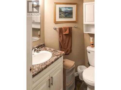 6655 Cosens Bay Road, Coldstream, BC - Indoor Photo Showing Bathroom