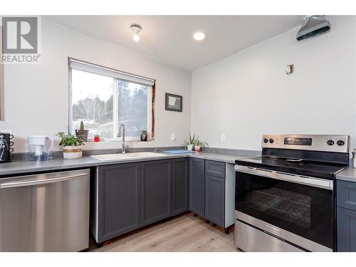 6655 Cosens Bay Road, Coldstream, BC - Indoor Photo Showing Kitchen