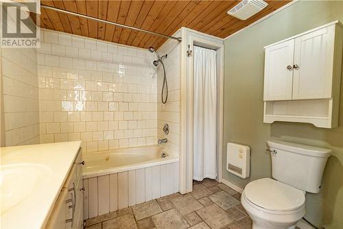 156 Birch Street, Nairn Centre, ON - Indoor Photo Showing Bathroom