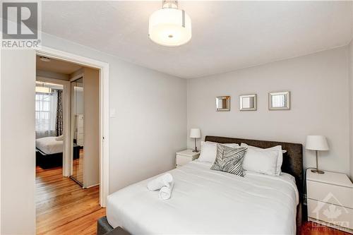 317 Summit Avenue, Ottawa, ON - Indoor Photo Showing Bedroom