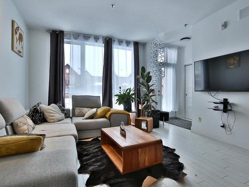 Living room - 1325 Rue Des Tilleuls, Saint-Bruno-De-Montarville, QC 