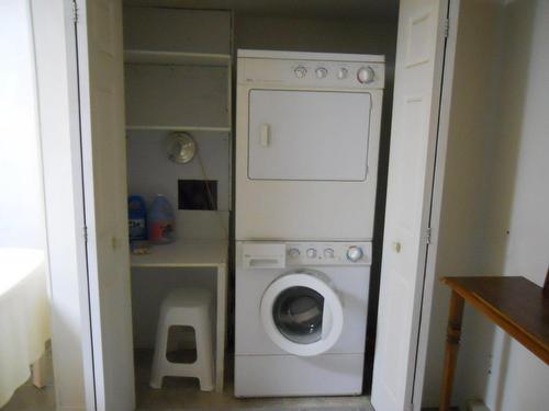 Salle de lavage - 6 Rue Du Lieutenant-De Chaste, Cap-Chat, QC - Indoor Photo Showing Laundry Room
