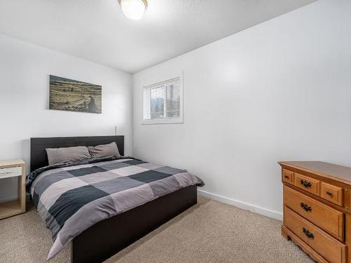 1411 Cariboo Hwy 97, Clinton, BC - Indoor Photo Showing Bedroom