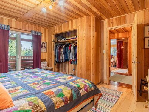 296 Trinity Valley Road, Lumby, BC - Indoor Photo Showing Bedroom