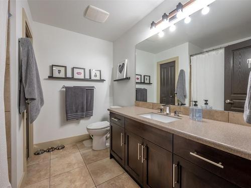 102-250 Waterford Street, Penticton, BC - Indoor Photo Showing Bathroom