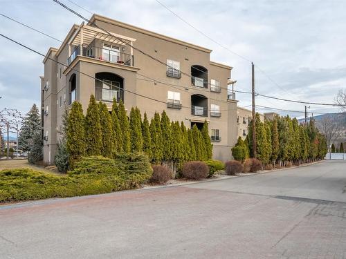 102-250 Waterford Street, Penticton, BC - Outdoor
