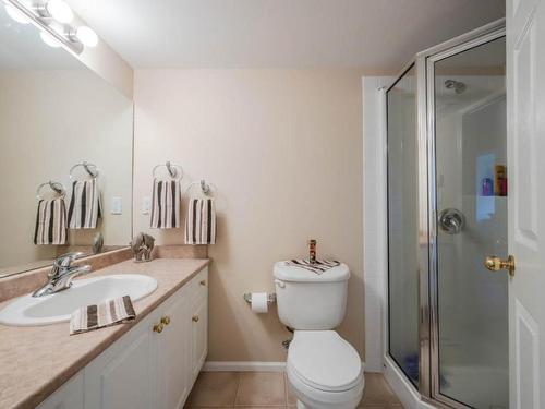 101-3948 Finnerty Road, Penticton, BC - Indoor Photo Showing Bathroom