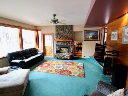 1070 Hayes Creek Place, Princeton, BC - Indoor Photo Showing Living Room With Fireplace