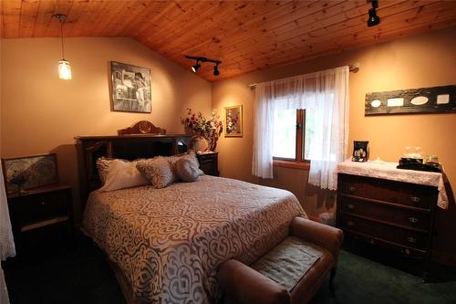 1070 Hayes Creek Place, Princeton, BC - Indoor Photo Showing Bedroom