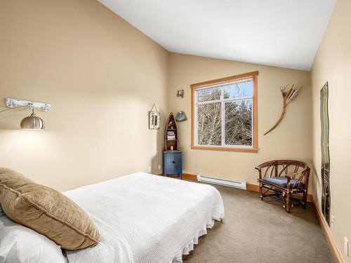 26-860 Craig Rd, Tofino, BC - Indoor Photo Showing Bedroom