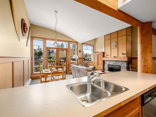 26-860 Craig Rd, Tofino, BC - Indoor Photo Showing Kitchen With Double Sink