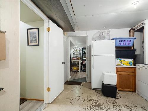 261 Ambleside Dr, Sayward, BC - Indoor Photo Showing Kitchen