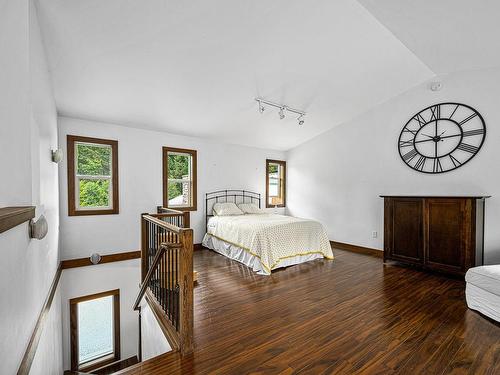 1872 Waveland Rd, Courtenay, BC - Indoor Photo Showing Bedroom