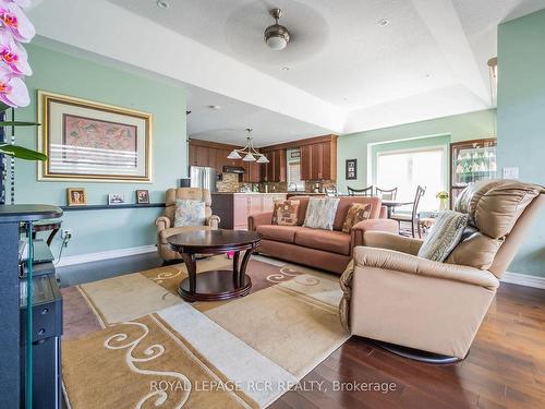 176-200 Kingfisher Dr, Mono, ON - Indoor Photo Showing Kitchen