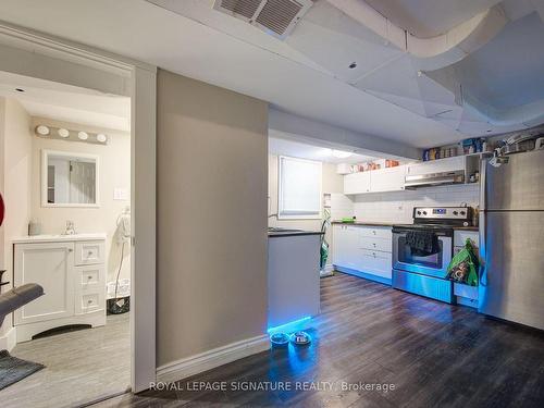 15 Delaware St, St. Catharines, ON - Indoor Photo Showing Kitchen