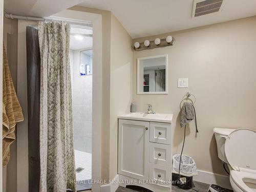 15 Delaware St, St. Catharines, ON - Indoor Photo Showing Bathroom
