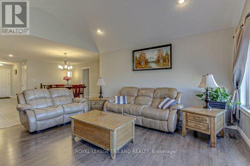 156 Glendale Drive E, Tillsonburg, ON - Indoor Photo Showing Living Room