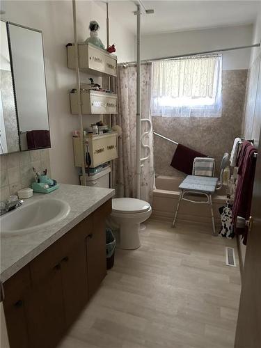 253 Pth 83 Road, Swan River, MB - Indoor Photo Showing Bathroom