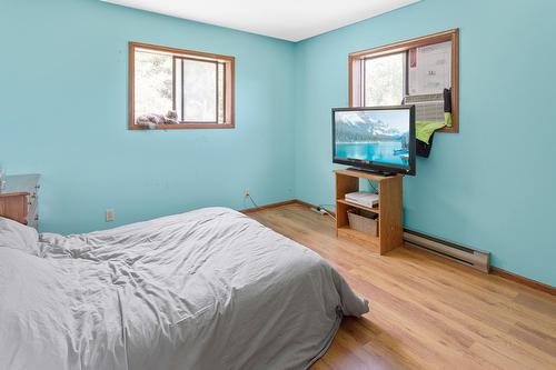 815 Balsam Road, Creston, BC - Indoor Photo Showing Bedroom