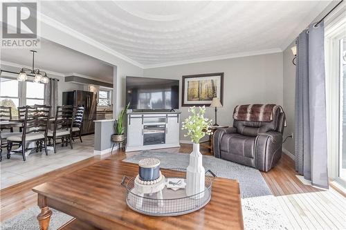 150 Mcfarlin Drive, Mount Forest, ON - Indoor Photo Showing Living Room